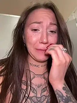 Stripchat Free Live Porn of SaintSquirt