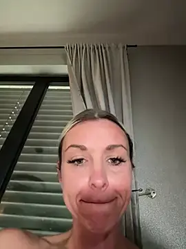 Stripchat Live Sex of Bella-Tight