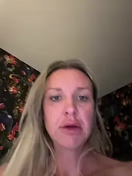 Stripchat Watch Live Sex Cams of Bella-Tight