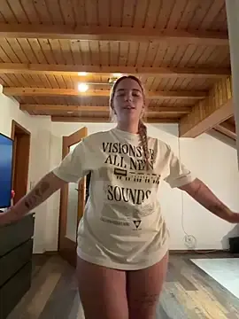 Stripchat Free Porn Cam of Naomi-Klein