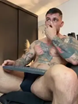 Stripchat Free Live Porn of DimitriSullivan_