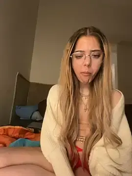 Stripchat Adult Webcam of MelliMoon