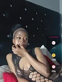Stripchat Live Sex Cam of dark_honeyx26