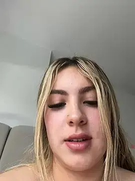 Stripchat Sex Chat of Cloee_Rainbow1