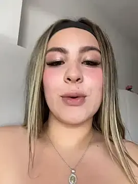 Stripchat Live Porn of Cloee_Rainbow1