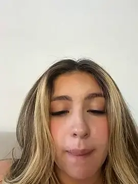 Stripchat Adult Webcam of Cloee_Rainbow1