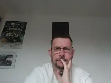 Stripchat Free Porn Cam of BigWelshPete
