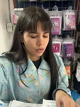 Stripchat Sex Cam of Bell_Mariny