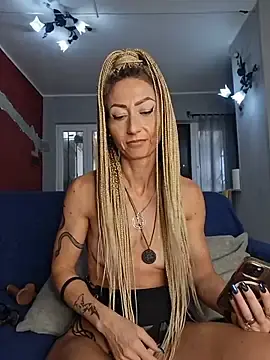 Stripchat Nude Webcam of harleyejoker1