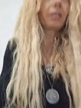 Stripchat Live Sex Cam of harleyejoker1