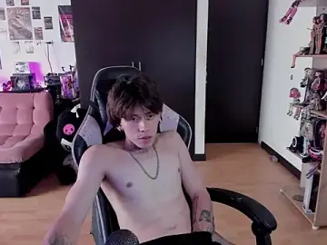 Stripchat Best live sex cam show of xIce_Boy
