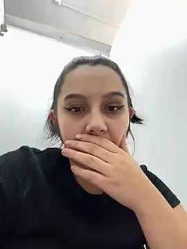 Stripchat Watch Live Sex Cams of hotamanda01