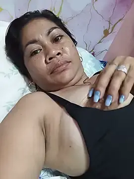 Stripchat Watch Live Sex Cams of SweetChubbyMommy_02