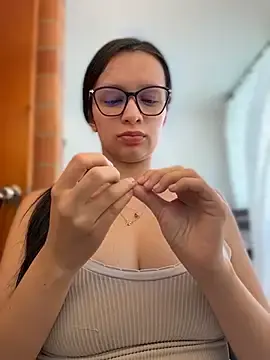 Stripchat Watch Live Sex Cams of Soy_Sara7
