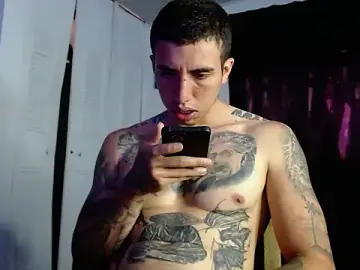 Stripchat Sex Cam of Adam_Hudsond