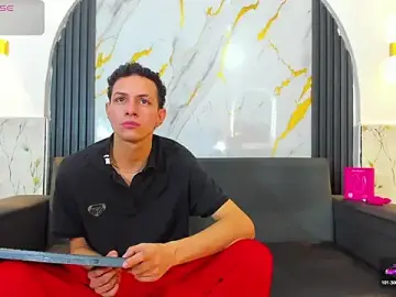 Stripchat Free Porn Cam of Isaak_Bless