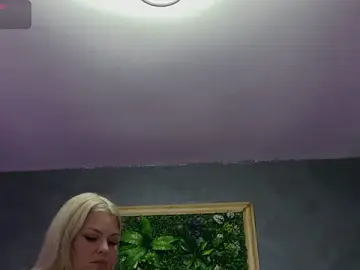 Stripchat Nude Webcam of Issa_Jo