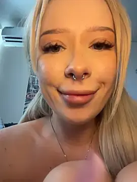 Stripchat Sex Cam of MaryChanXO