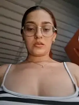 Stripchat Live Porn of Ary-18