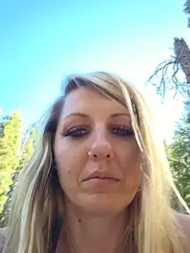 Stripchat Watch Live Sex Cams of SheIsSomething