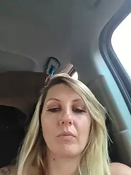 Stripchat Watch Live Sex Cams of SheIsSomething