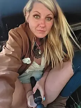 Stripchat Watch Live Sex Cams of SheIsSomething