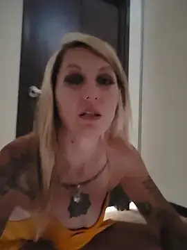 Stripchat Watch Live Sex Cams of SheIsSomething