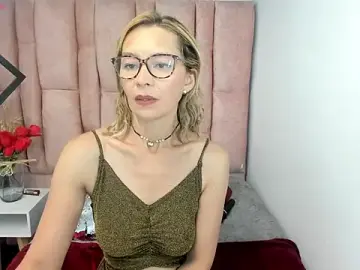 Stripchat Nude Webcam of Issa_Milf__