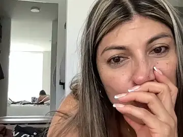 Stripchat Watch Live Sex Cams of LunaBeya