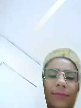 Stripchat Free Porn Cam of Leslly_