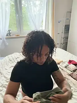 Stripchat Best Webcam of SweetPetiteNoir