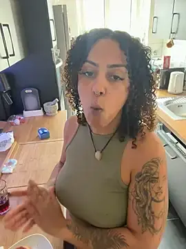 Stripchat Nude Webcam of SweetPetiteNoir