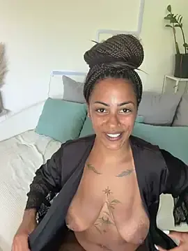 Stripchat Private Sex Chat of SweetPetiteNoir