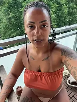 Stripchat Adult Webcam of SweetPetiteNoir