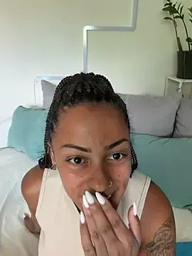 Stripchat Adult Webcam of SweetPetiteNoir
