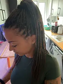 Stripchat Free Live Porn of SweetPetiteNoir