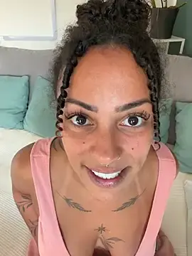 Stripchat Live Sex Cam of SweetPetiteNoir