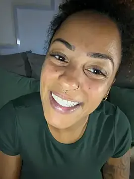 Stripchat Best Webcam of SweetPetiteNoir