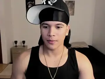 Stripchat Adult Webcam of sant_wahlberg