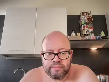 Stripchat Adult Webcam of theitalianbear