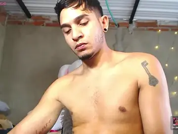 Stripchat Nude Webcam of Angel_latinboy