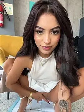 Stripchat Nude Webcam of MystiqueXXX