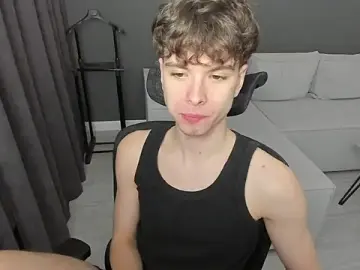 Stripchat Sex Cam of calvin_love_you