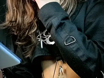 Stripchat Watch Live Sex Cams of Feniix__