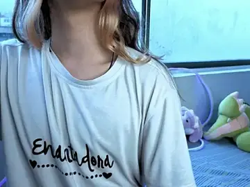 Stripchat Live Sex Cam of Feniix__