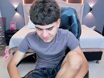 Stripchat Watch Live Sex Cams of Tommy18__