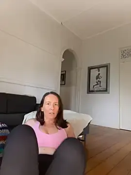 Stripchat Sex Cam of CurvyPia