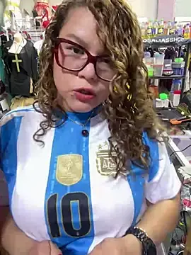 Stripchat Adult Webcam of ROSALIASSHOP