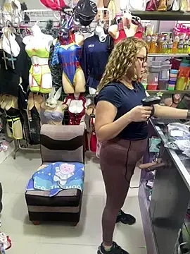 Stripchat Live Sex Cam of ROSALIASSHOP