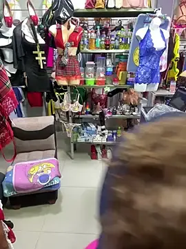 Stripchat Sex Cam of ROSALIASSHOP